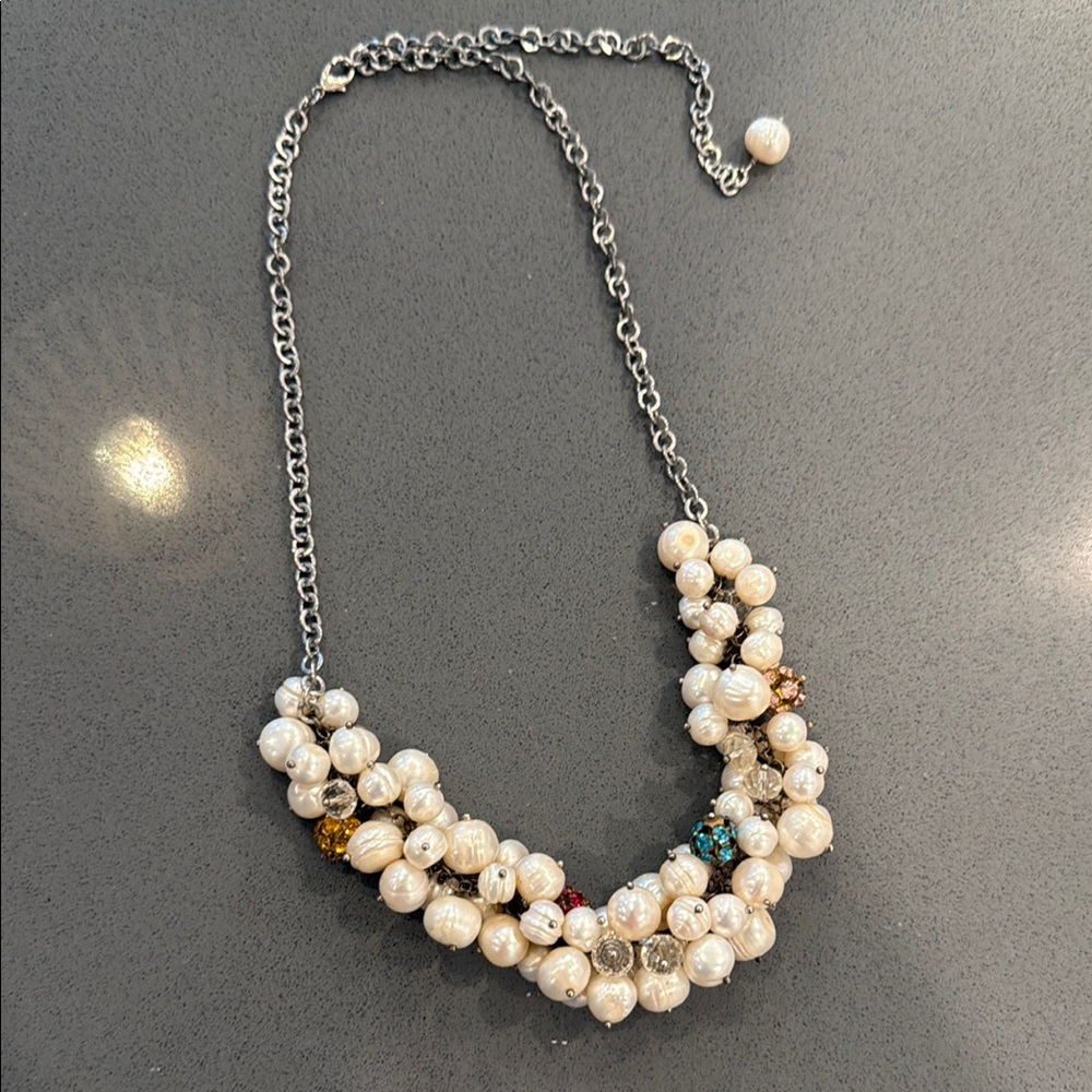 Elegant Faux Pearl and Crystal Necklace